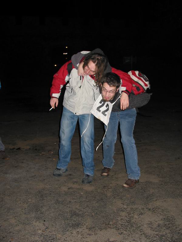 Torzo týmu v přátelském objetí