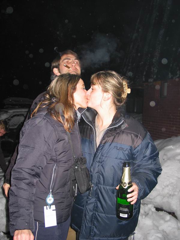 ...nad nímž mokl koulí očima