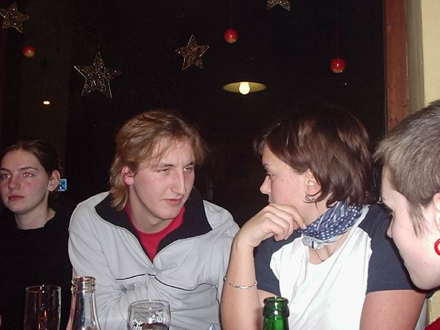 Kikin ještě netuší, že se stane jednou z tragikomických postav večera