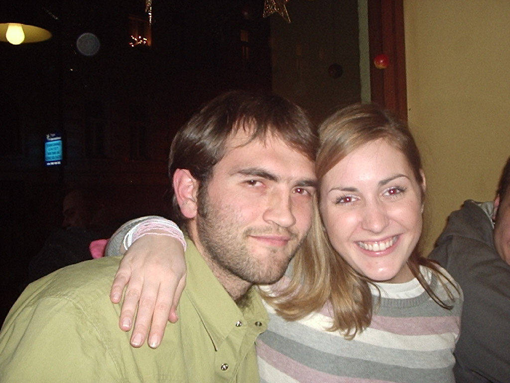 šťastní mladí lidé