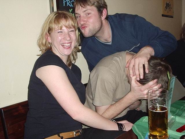 šipka nechce vědět, co se děje za jeho zády