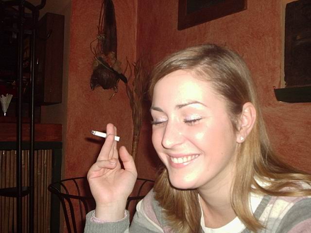 spící, kouřící a smějící se houba