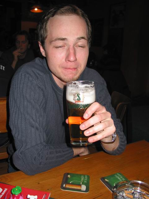 šipka usnul při pití piva