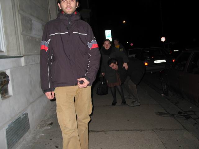 mokl honí, kudy chodí