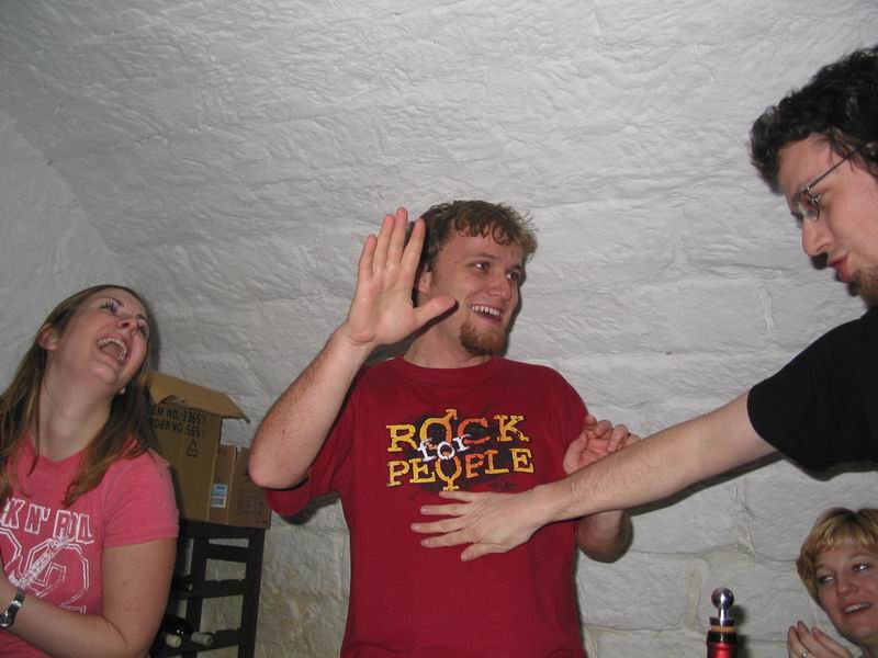 pejsek s obdivem hladí rupkův pupek