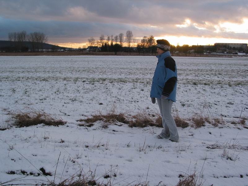 holčička na cestě