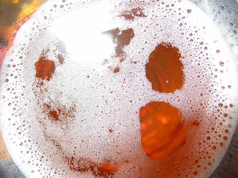 Pověstné pivo v pivní sklenici