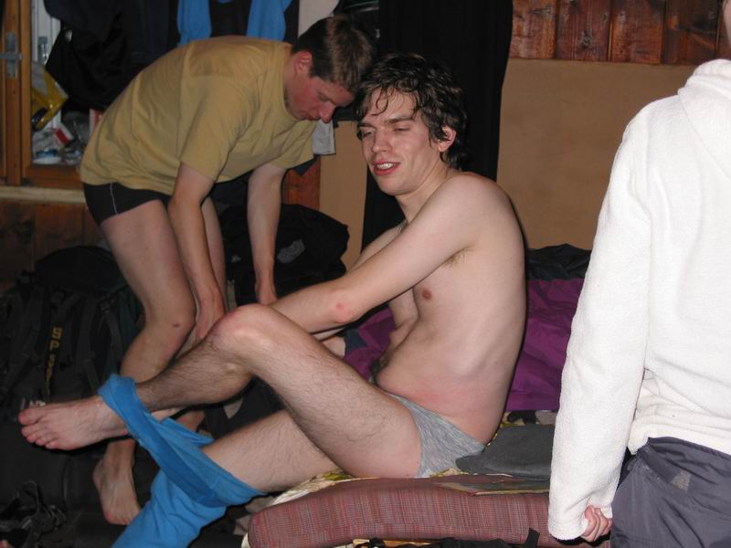 Houba překvapivě odkládá své modré spodní prádlo...