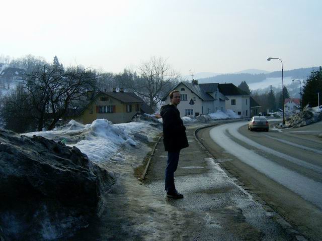 Velikonoční zatáčka a v ní šipka