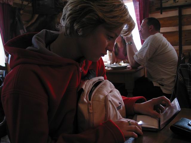 Holčička v hospůdce