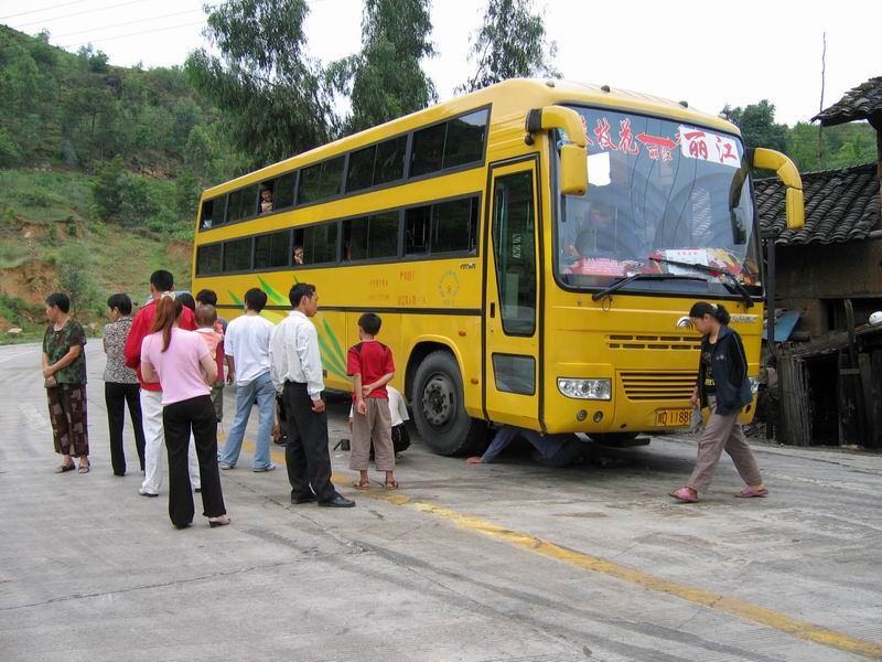 Cestou do Lijiangu se nám krapet podělaly brzdy
