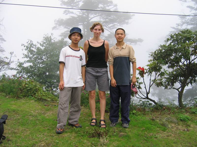 Emei Shan - Huayan Peak - ivoš s nápadníky
