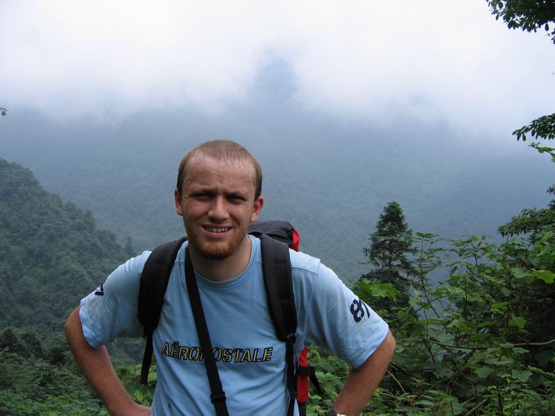 Emei Shan - rupek mírně orosen z výstupu