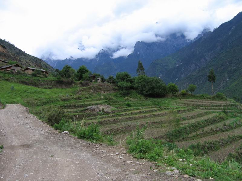Soutěska skákajícího tygra (TLG) - začátek cesty