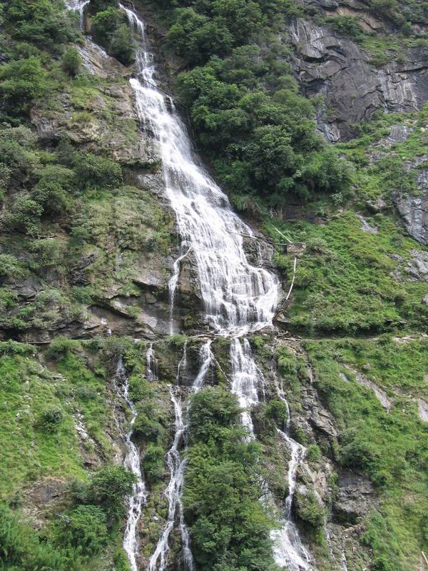 TLG - vodopád s ivošem po levici