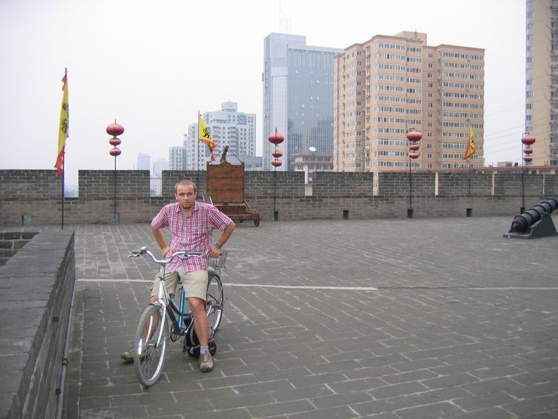 Xian - jízda po hradbách - Rupek u děla