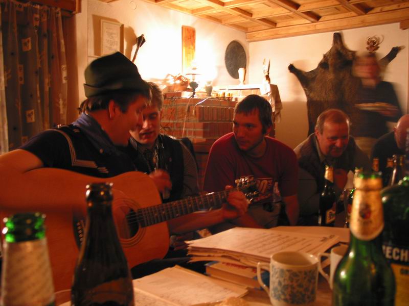 Hudbu obstarával Tomáš