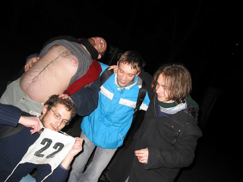 Tým č. 22, 10 piv za 2:49 + 5 min. penalizace