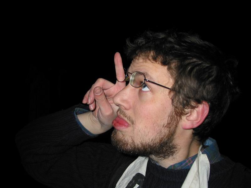 a následně je vyprsťuje.