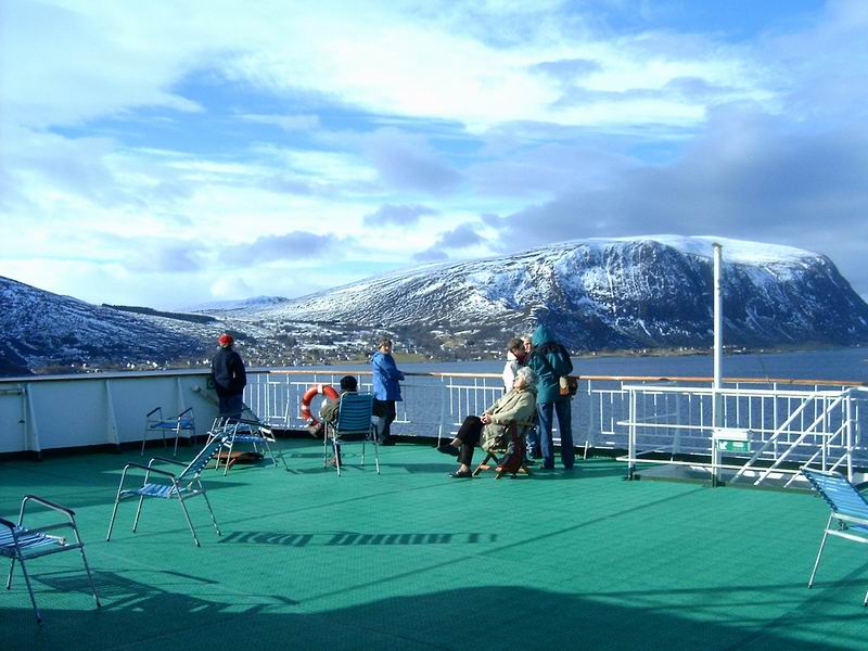 a už frčíme hurtigrutenem-sedmá paluba vzadu