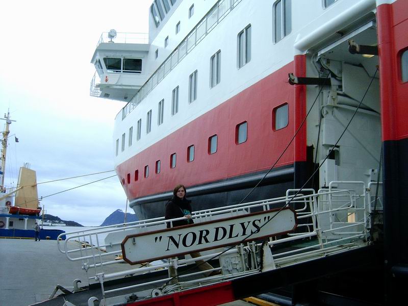 zuzu nastupuje zpět na nordlys(severní světlo)