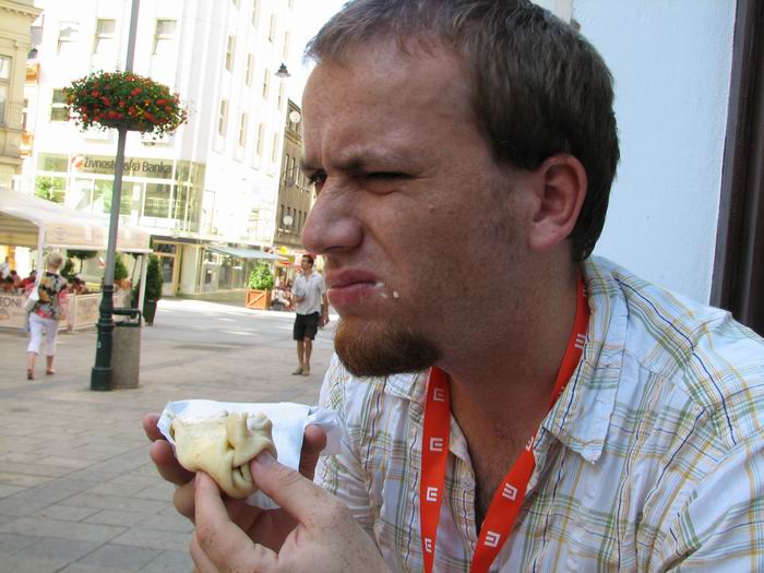 Rupek a palačinka přeplněná šunko-sejrovou sračkou