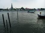 wat Arun na druhém břehu řeky Chao Phraya v Bangkoku